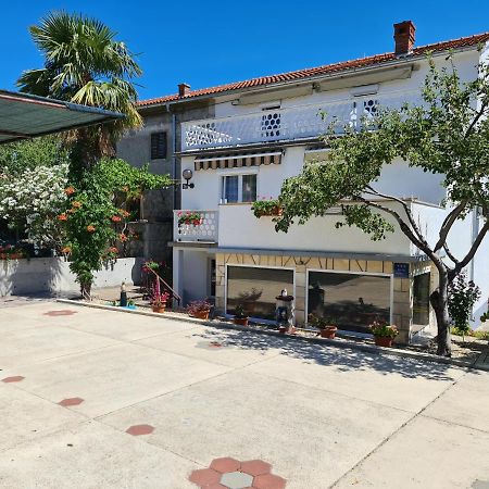 Apartment Cutul Salatić Exteriér fotografie